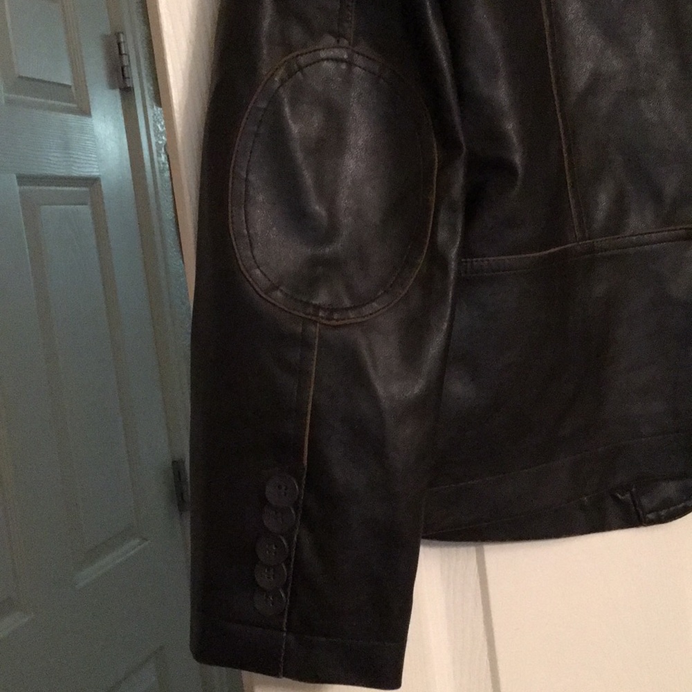 Women’s Jacket - Picture 3 of 5